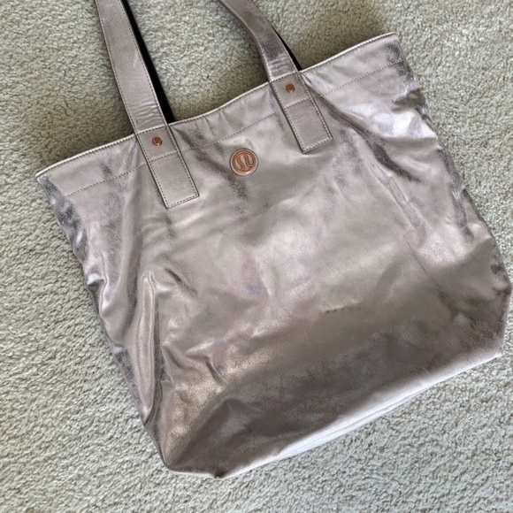 lululemon athletica Handbags - Lululemon Metallic Blush Rose Gold Mantra Purse